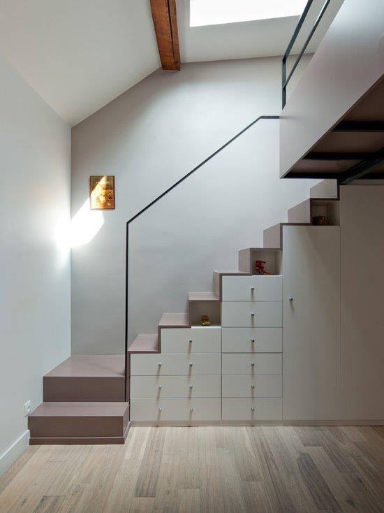 CLIMB YOUR STAIRCASE AND JUMP TO THE INTERIOR OF NEXT LEVEL